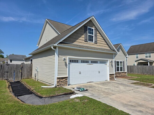 Foto del edificio - 702 Appling Ct