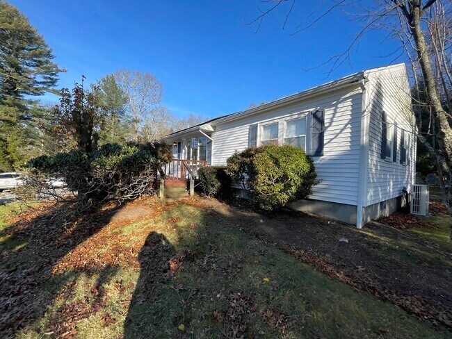 Building Photo - 536 Delano Rd