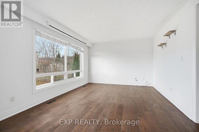 Photo du bâtiment - 109 Fontainbleau Dr