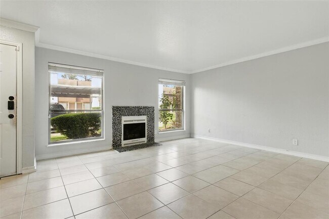 Foto del edificio - 17230 Imperial Valley Dr