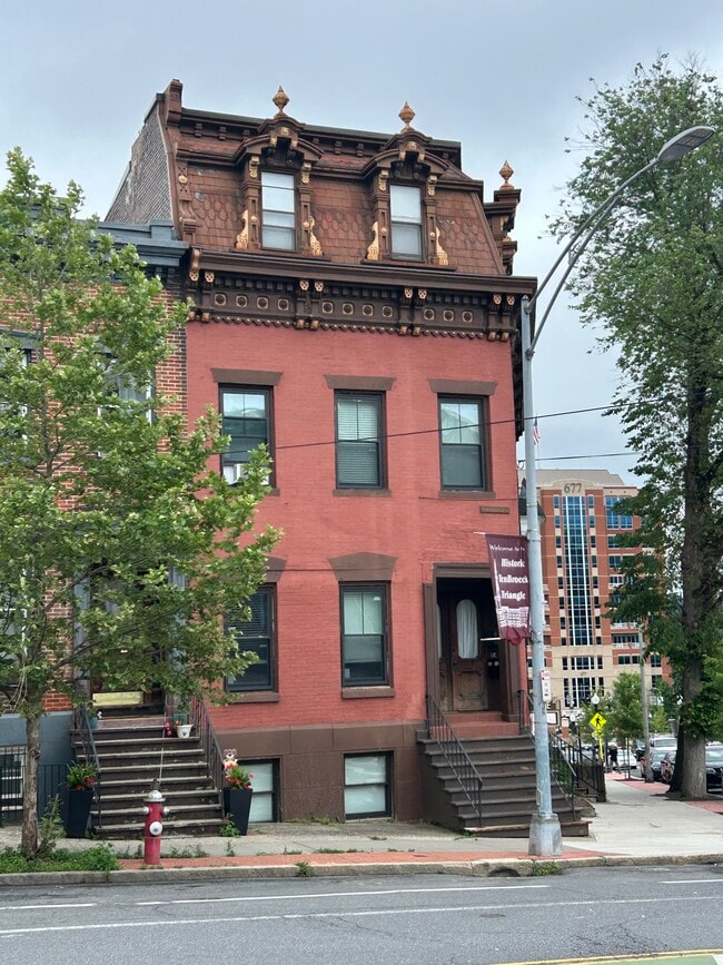 Building Photo - 1 Ten Broeck St