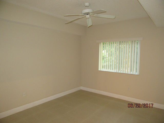 Foto del edificio - 6001 SW 70th St
