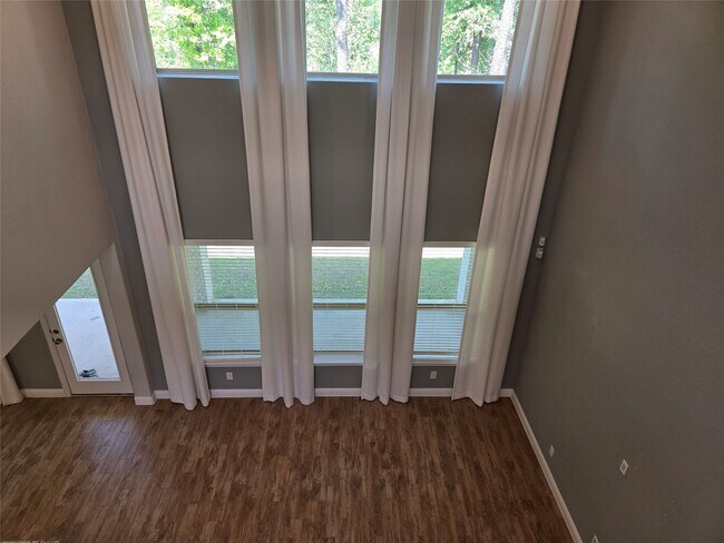 Building Photo - 15227 Deseo Dr