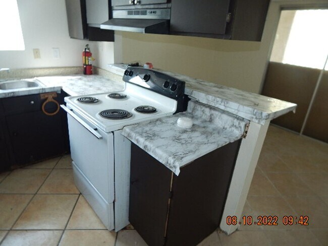 Building Photo - 2185 Exeter Dr