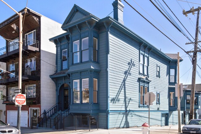 Building Photo - 199 Collingwood St