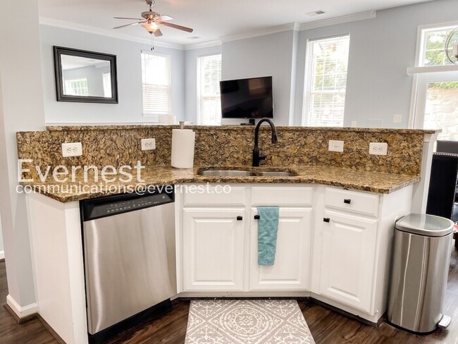 Building Photo - 8353 Middle Ruddings Dr