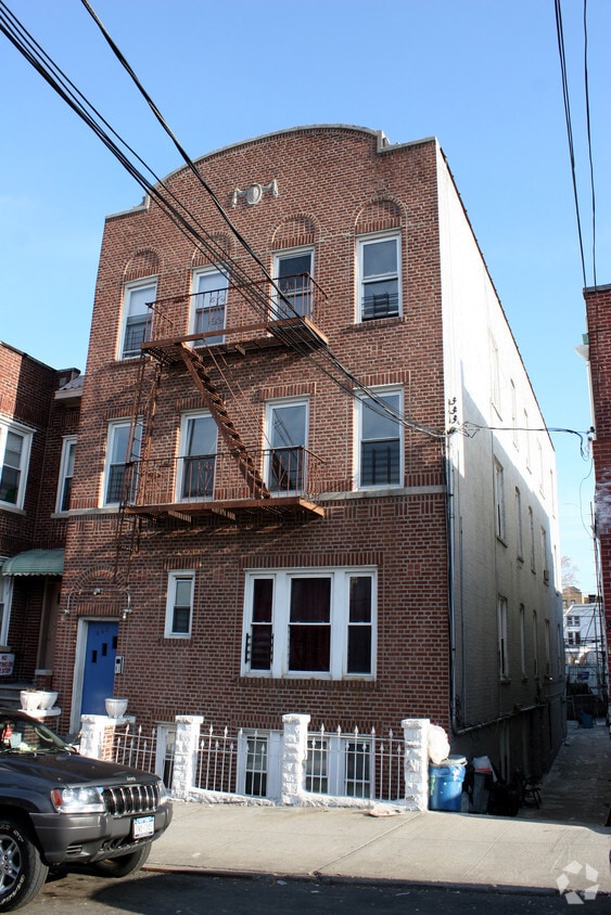 Primary Photo - 683 E 231st St