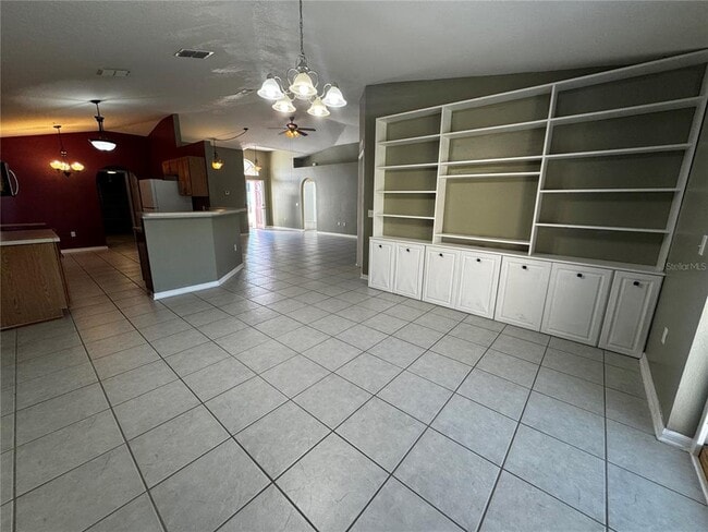 Building Photo - 1043 Vanderbilt Dr