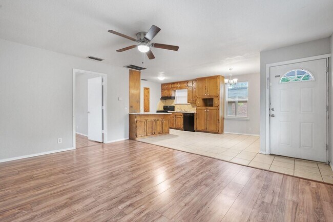 Building Photo - 1206 Joslin St