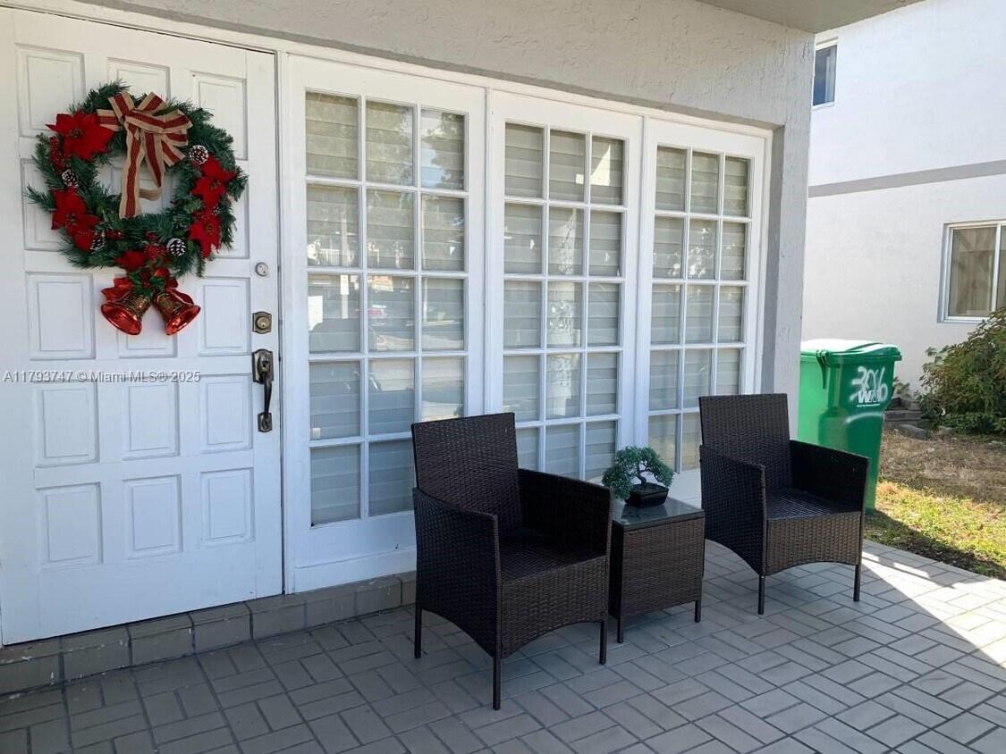 Foto del edificio - 10250 NW 80th Ct