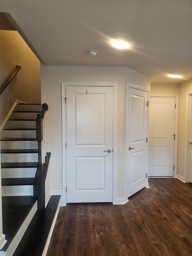 Building Photo - 707 Arbuckle St