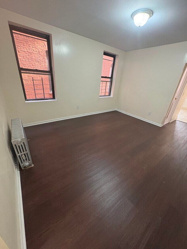 Foto del edificio - 256 Woodworth Ave