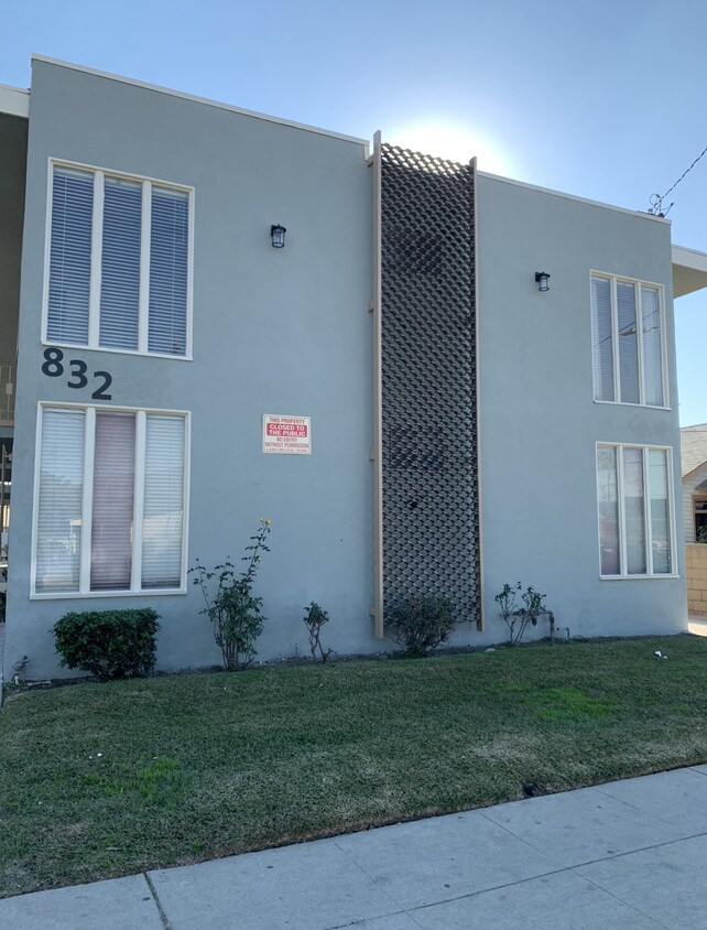 Front of Building - 832 W 69th St