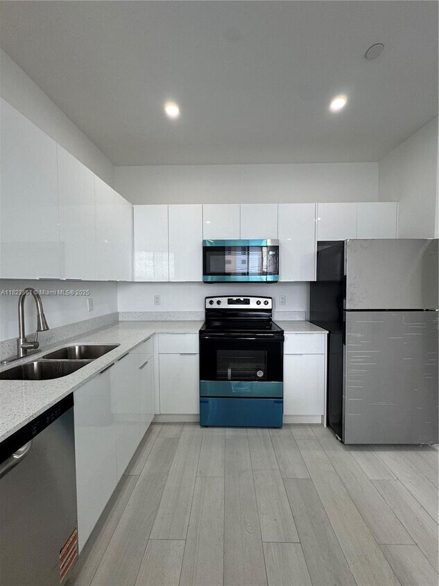 Foto principal - 909 E 24th St