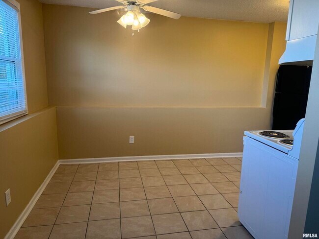 Foto del edificio - 415 W Cedar Ln Dr