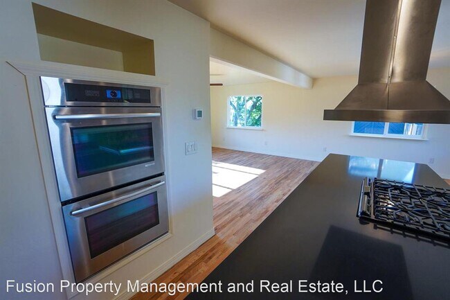 Building Photo - 6 br, 4 bath House - 2711 N. 8th Court