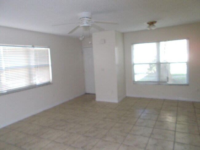 Building Photo - 2/2 Duplex For Rent at 3250 Split Willow D...