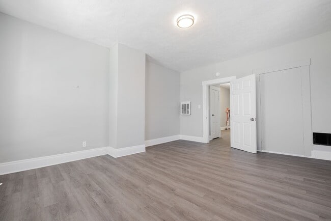 Building Photo - 358 St Clair Ave