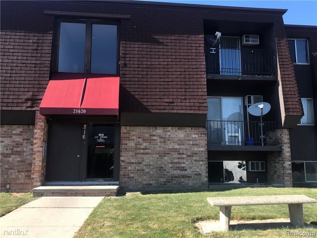 Building Photo - 21620 Hillside Dr
