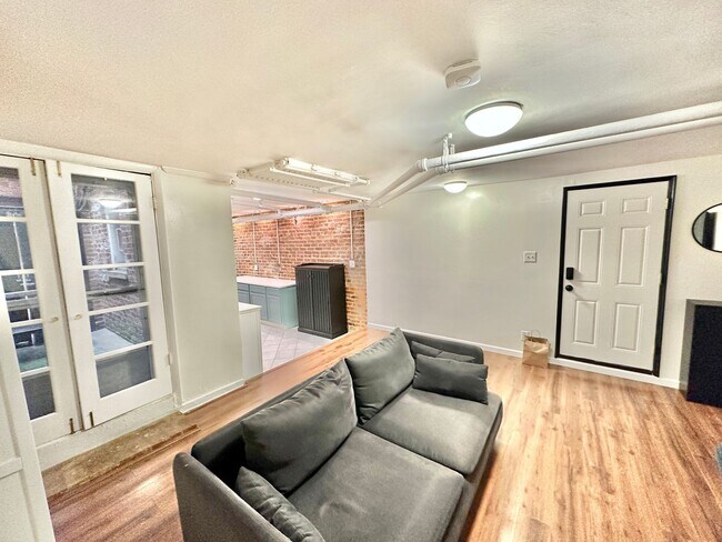 Foto del edificio - Charming Capitol Hill Partially Furnished ...