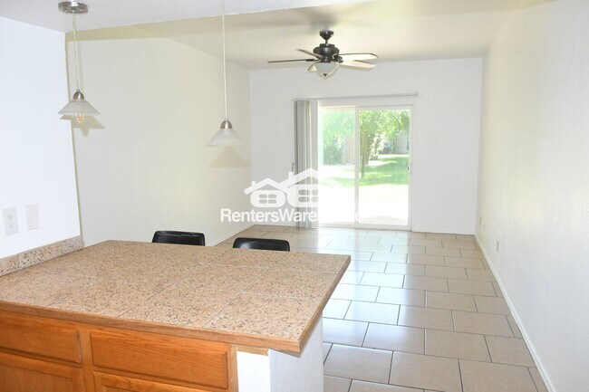 Foto del edificio - 355 E Thomas Rd