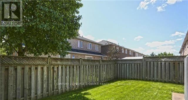 Building Photo - 11 Canoe Glide Ln