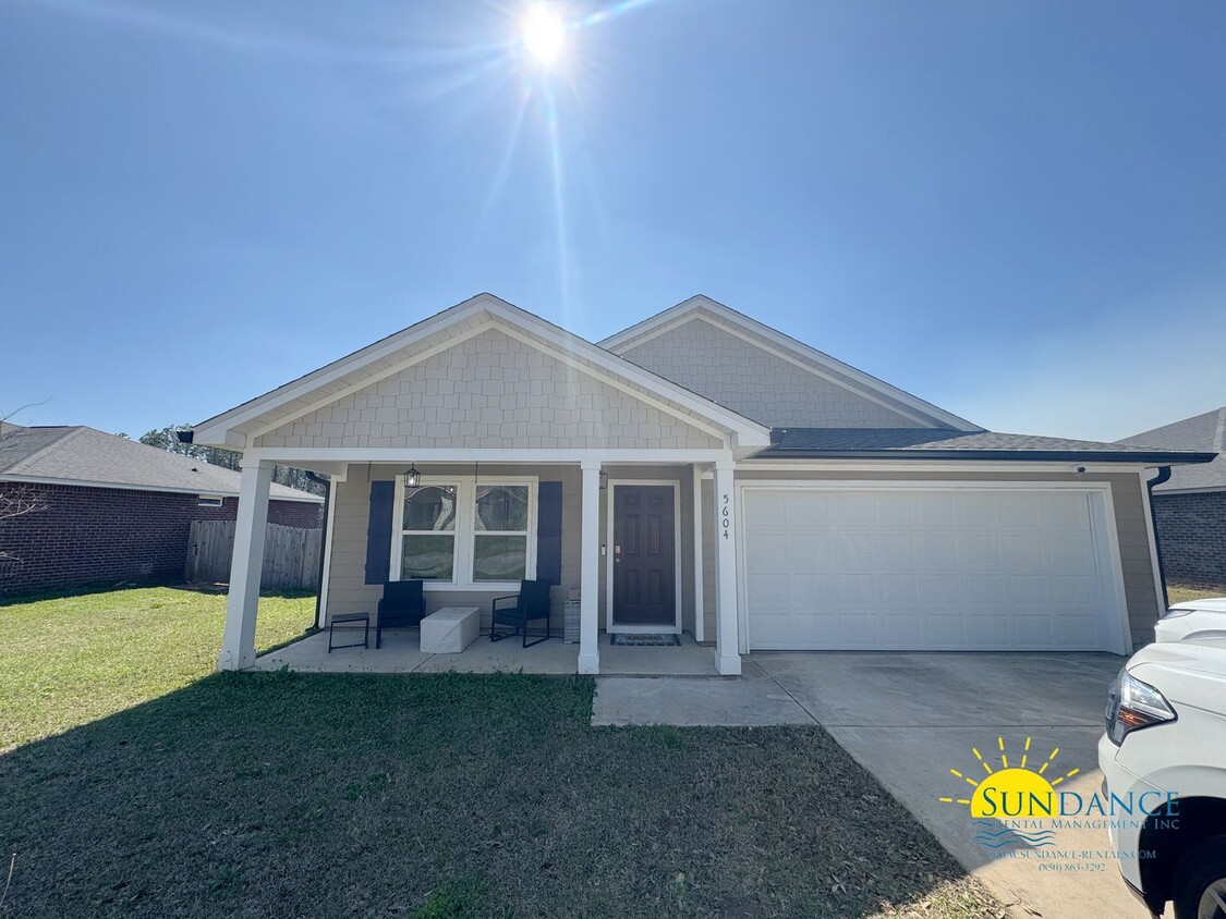 Primary Photo - Stunning 4 Bedroom home in the sought-afte...