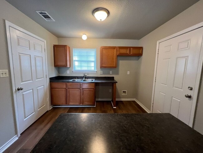 Foto del edificio - Cute 2 Bed / 1 bath home in Beaumont! Move...