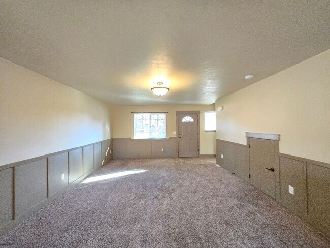 Building Photo - Cute Boise Townhome