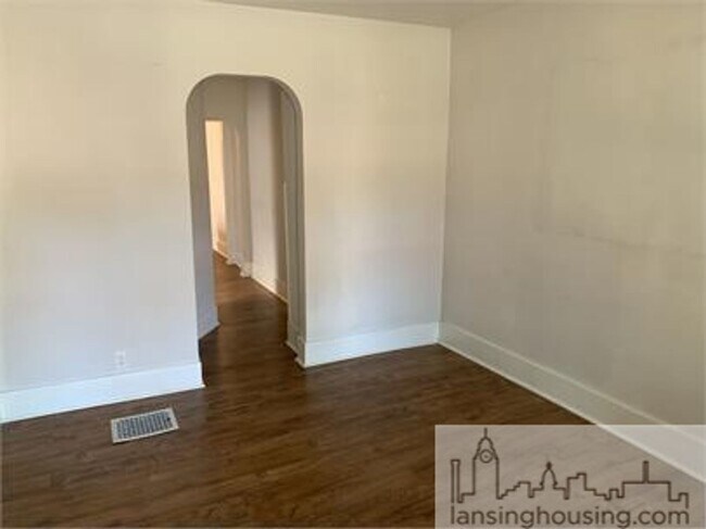 Foto del edificio - 318 E Hillsdale St