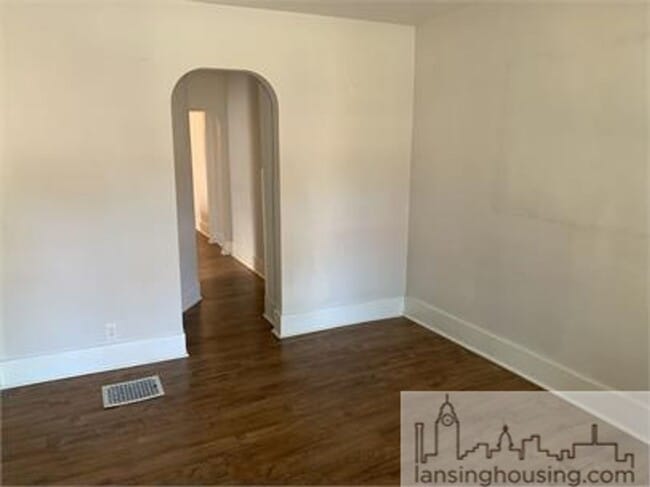 Building Photo - 318 E Hillsdale St