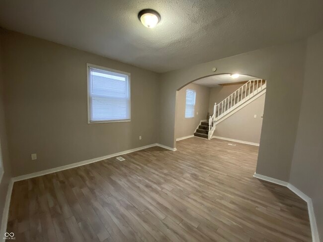 Building Photo - 326 N Elder Ave