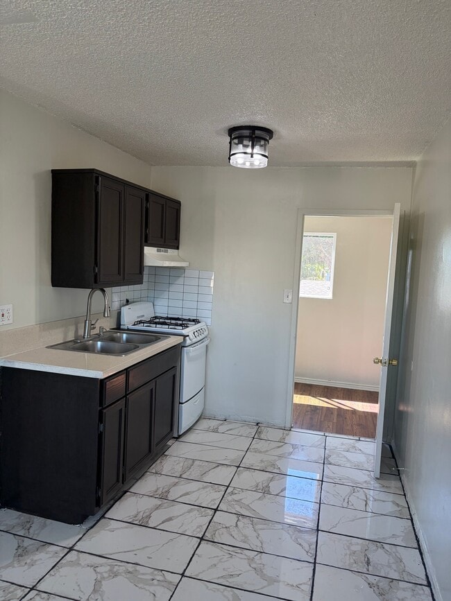 Photo - 9636 1/2 San Gabriel Ave (South Gate, CA) Apartment