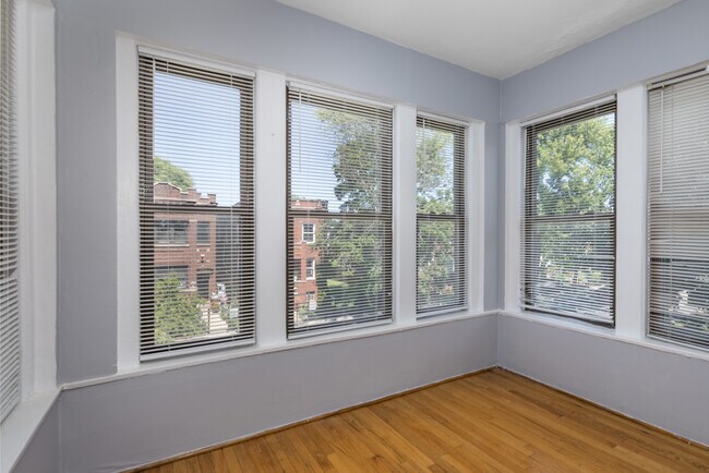 Foto del edificio - 3337 W Cullom Ave