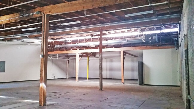 Building Photo - 560 E Commercial St