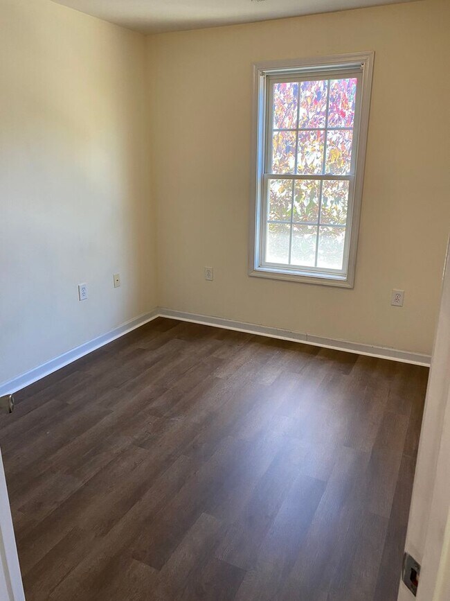 Building Photo - 3 Bedroom || 2.5 Bathroom - Townhome