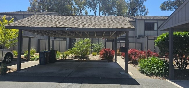 Building Photo - 1597 Ashwood Dr