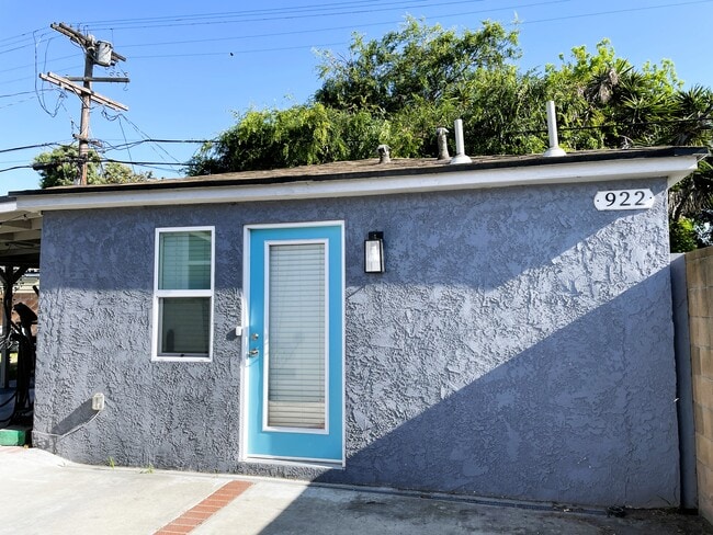 Foto del edificio - 922 E Century Blvd