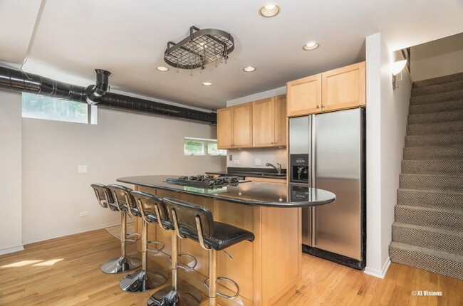 Kitchen - 1130 W Cornelia Ave