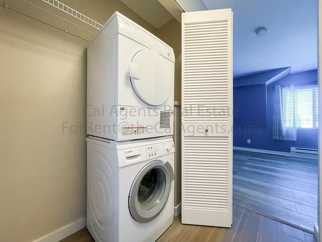 Foto del edificio - 6400 Christie Ave