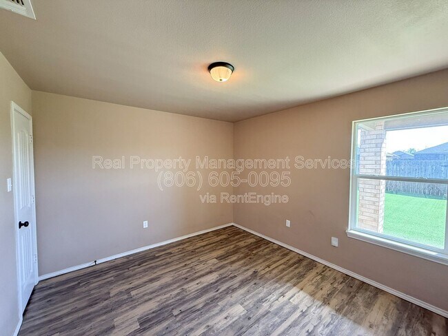 Foto del edificio - 2420 N Avenue P