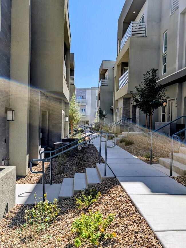 Foto del edificio - 1157 Blossom Point St