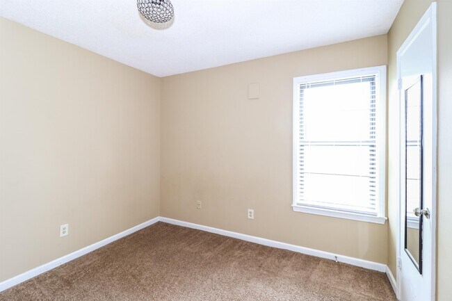Foto del edificio - 3902 Clover Hill Dr