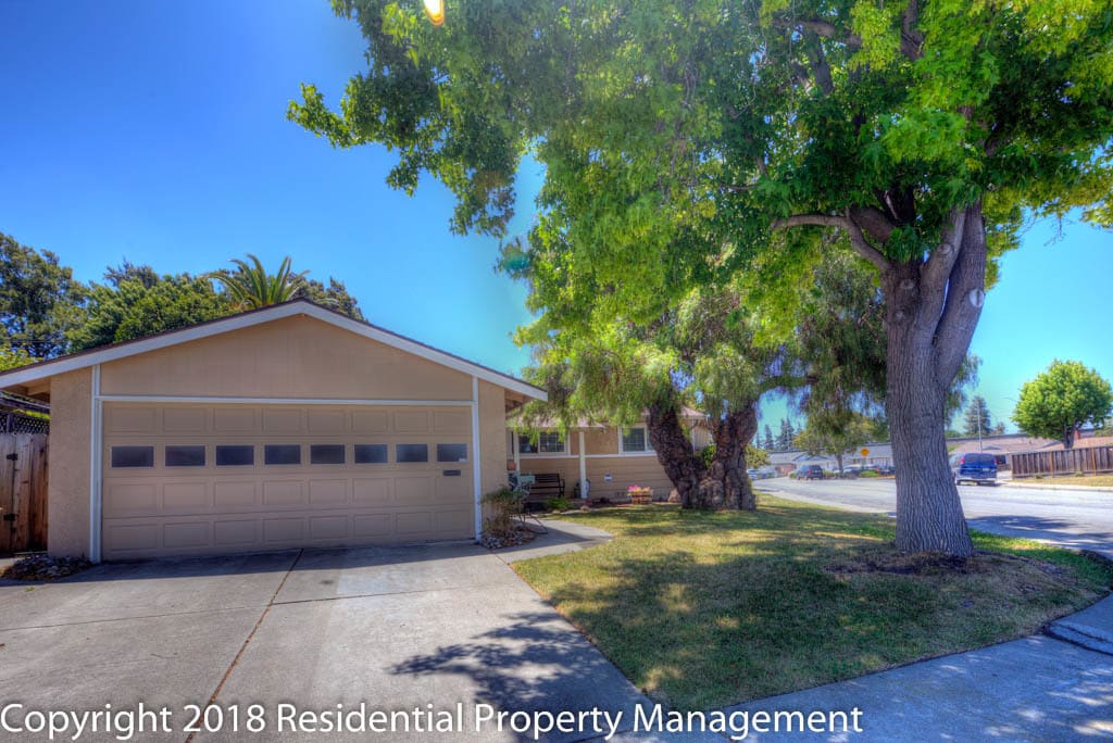 Primary Photo - Updated 3 Bed / 2 Bath Home on Corner Lot