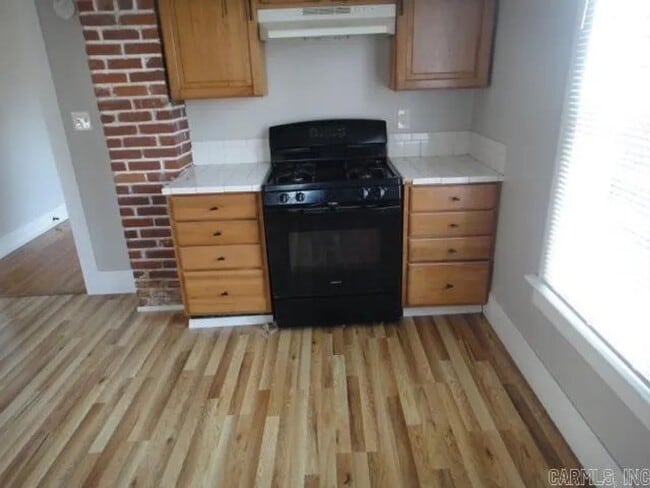 Building Photo - 2 Bed/ 1 Bath Home • Newport