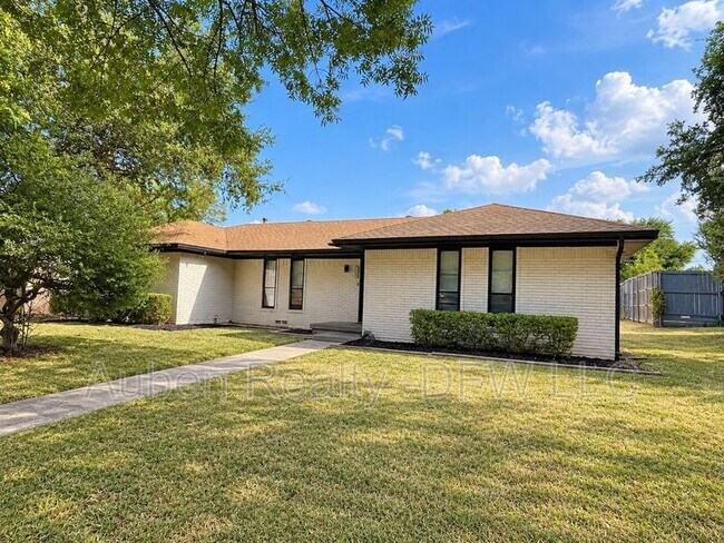 Foto del edificio - 2404 Kentfield Dr