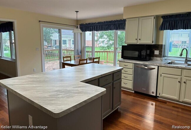 Foto del edificio - 45655 Larchmont Dr