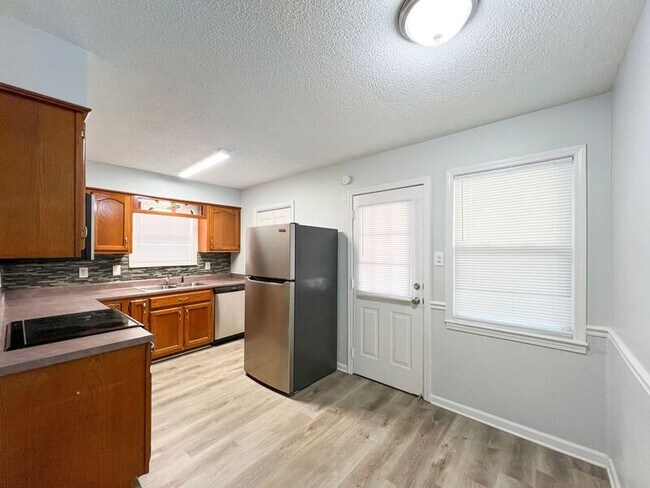 Building Photo - 8541 Bridgewood Dr