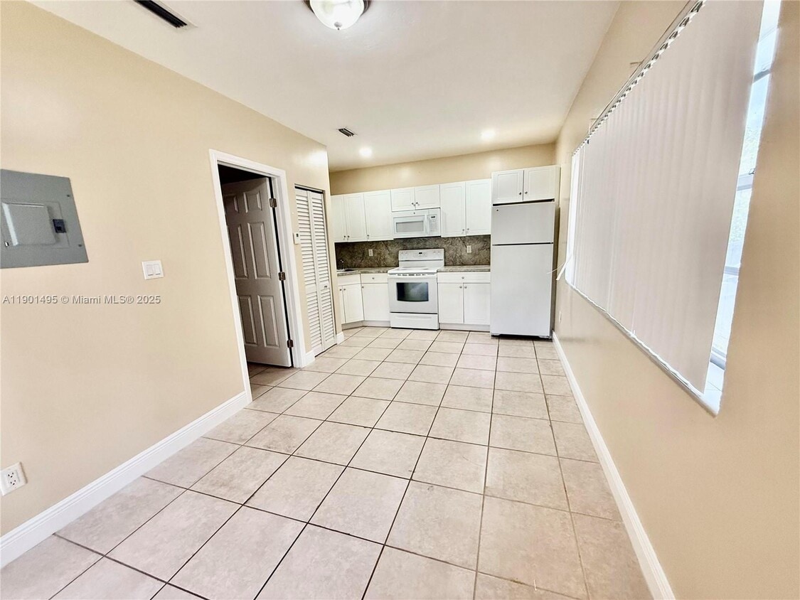 Foto principal - 214 Salamanca Ave