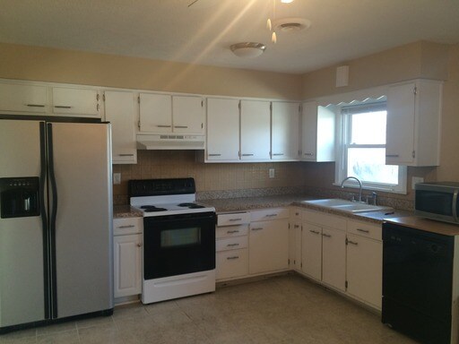 Building Photo - 4222 Buxton Dr